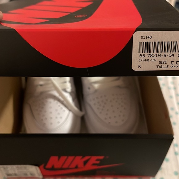 Size 5.5 youth Jordan 1 yin Yang - Picture 2 of 8